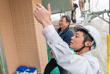 お客様に立ち会いをお願いし、お客様ご自身でお住まいの状態を確認頂きます